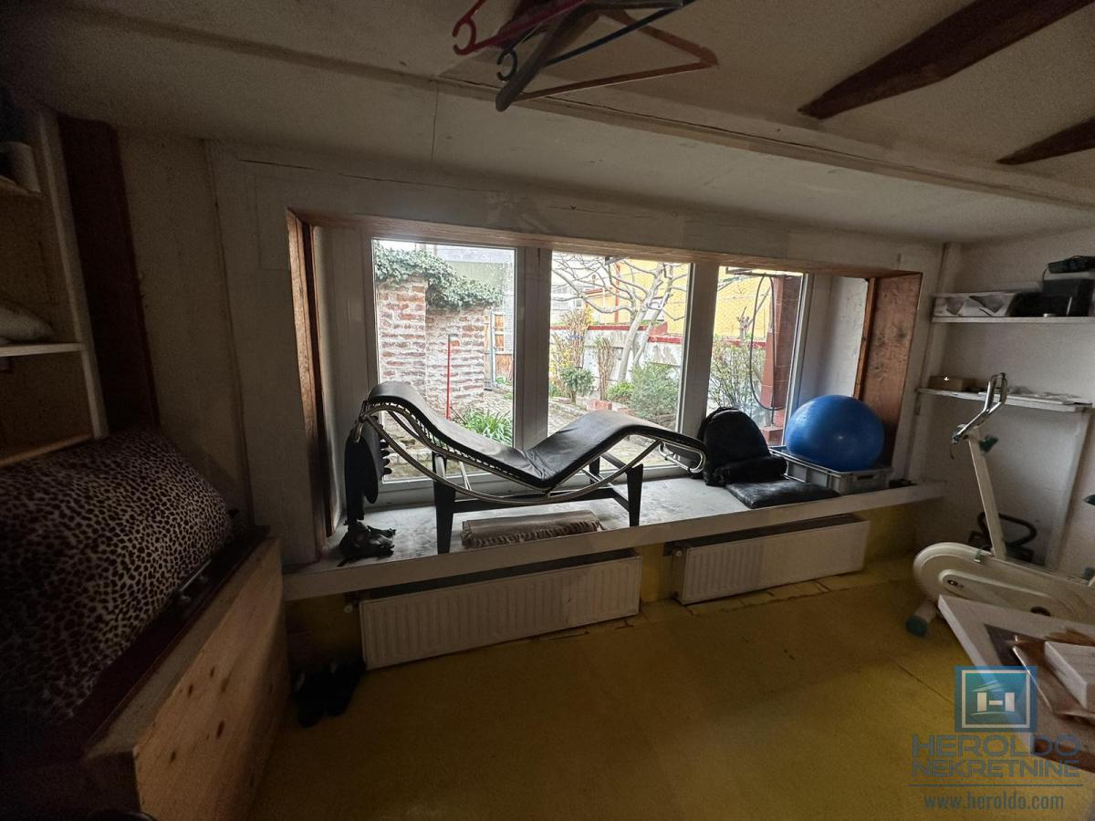 KUĆA U STROGOM CENTRU – IDEALNA ZA PORODIČNI ŽIVOT ILI POSLOVNI PROSTOR 7