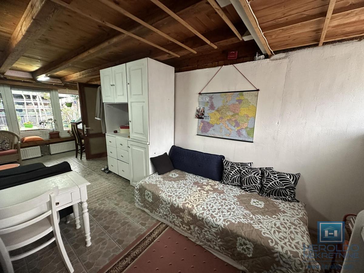 KUĆA U STROGOM CENTRU – IDEALNA ZA PORODIČNI ŽIVOT ILI POSLOVNI PROSTOR 8