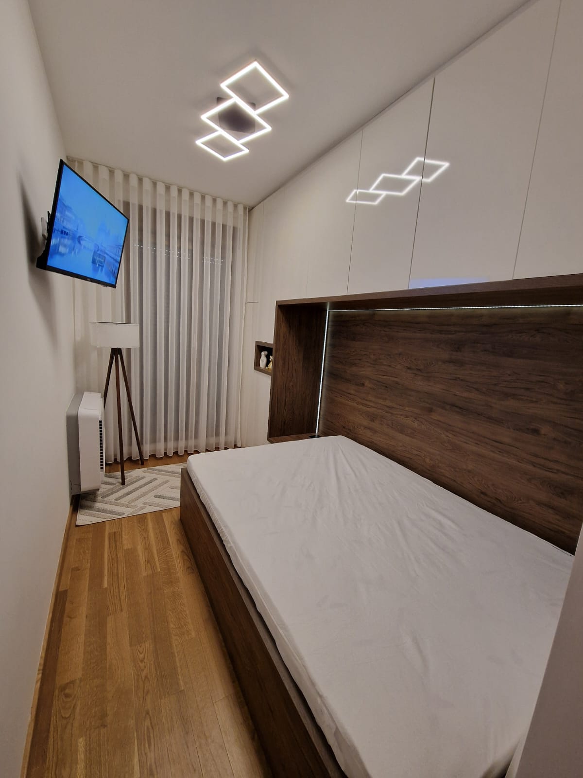 Luksuzan stan sa parking mestom  Zemunske kapije  3