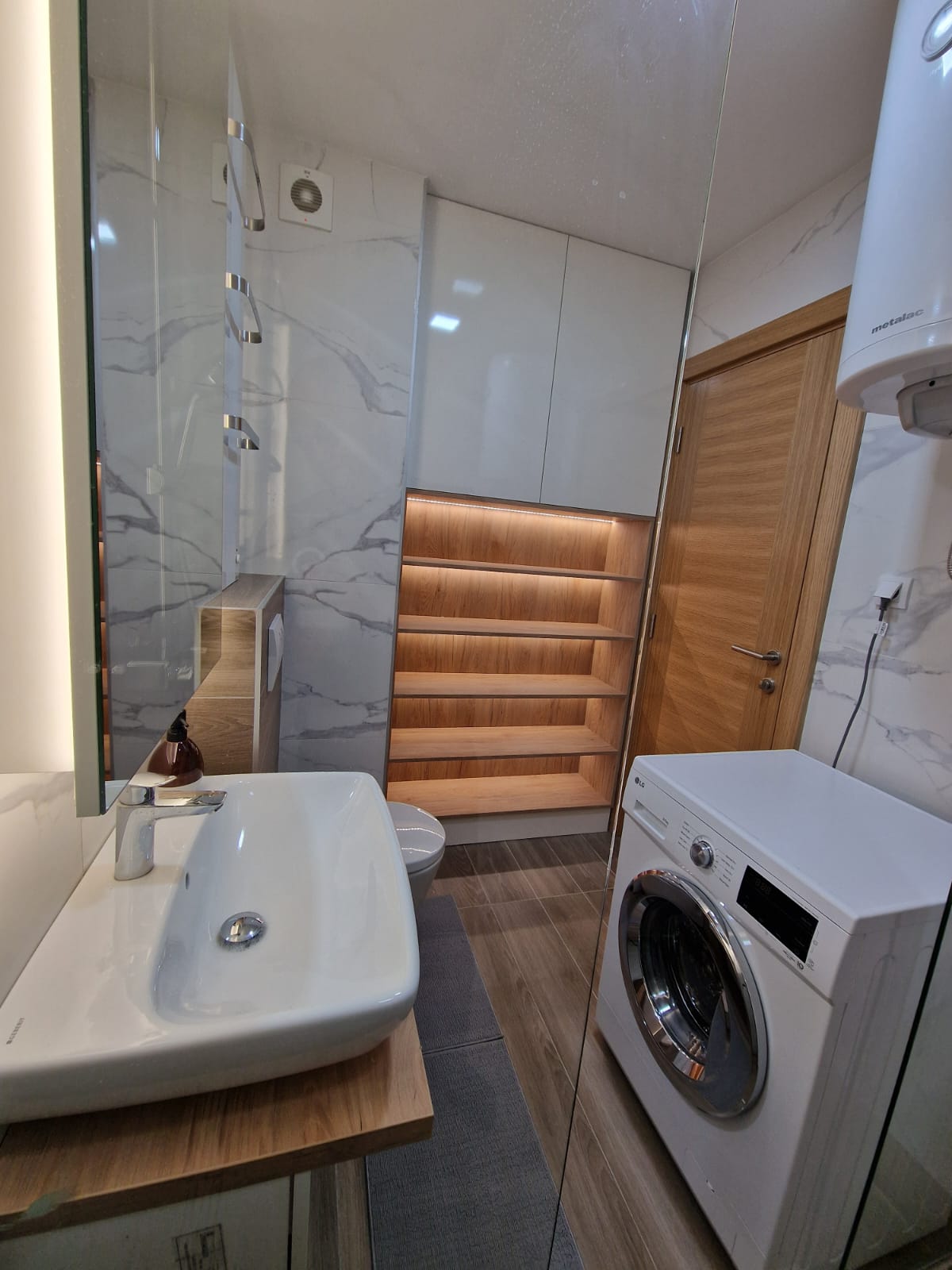 Luksuzan stan sa parking mestom  Zemunske kapije  4