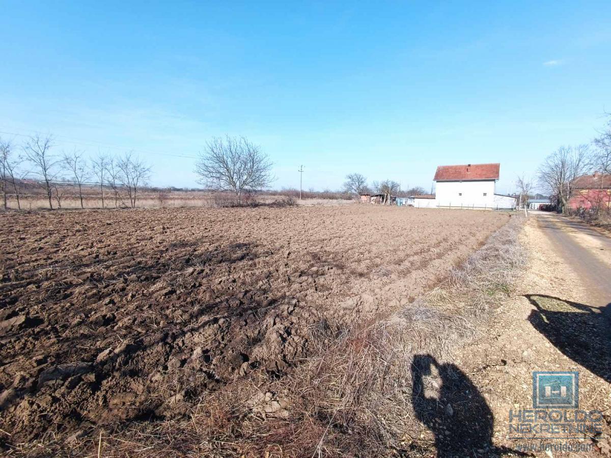 Prelepa parcela idealna za gradnju kuće 2