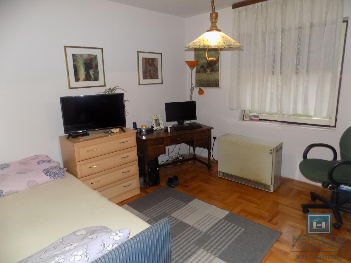 Kuća na prodaju u Dankovu 8