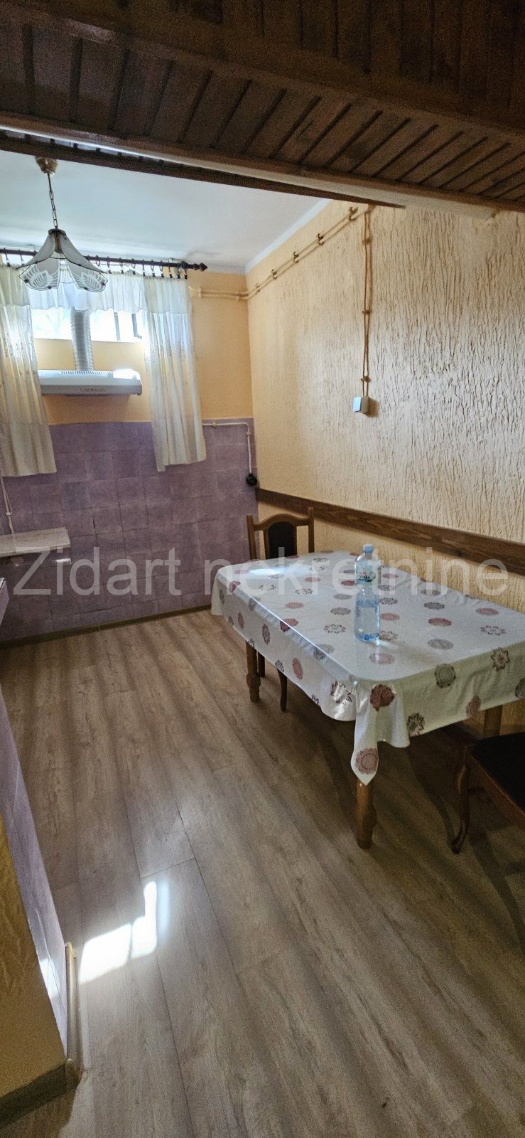 Novi Banovci, Kablar, stan 4