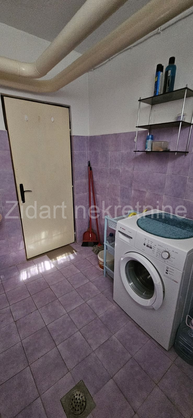 Novi Banovci, Kablar, stan 9