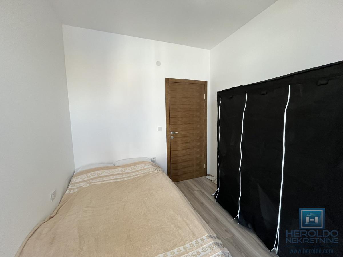 Kompletno opremljen jednoiposoban stan u novoj zgradi 12