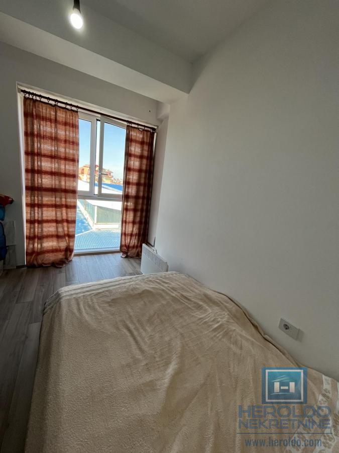 Kompletno opremljen jednoiposoban stan u novoj zgradi 14