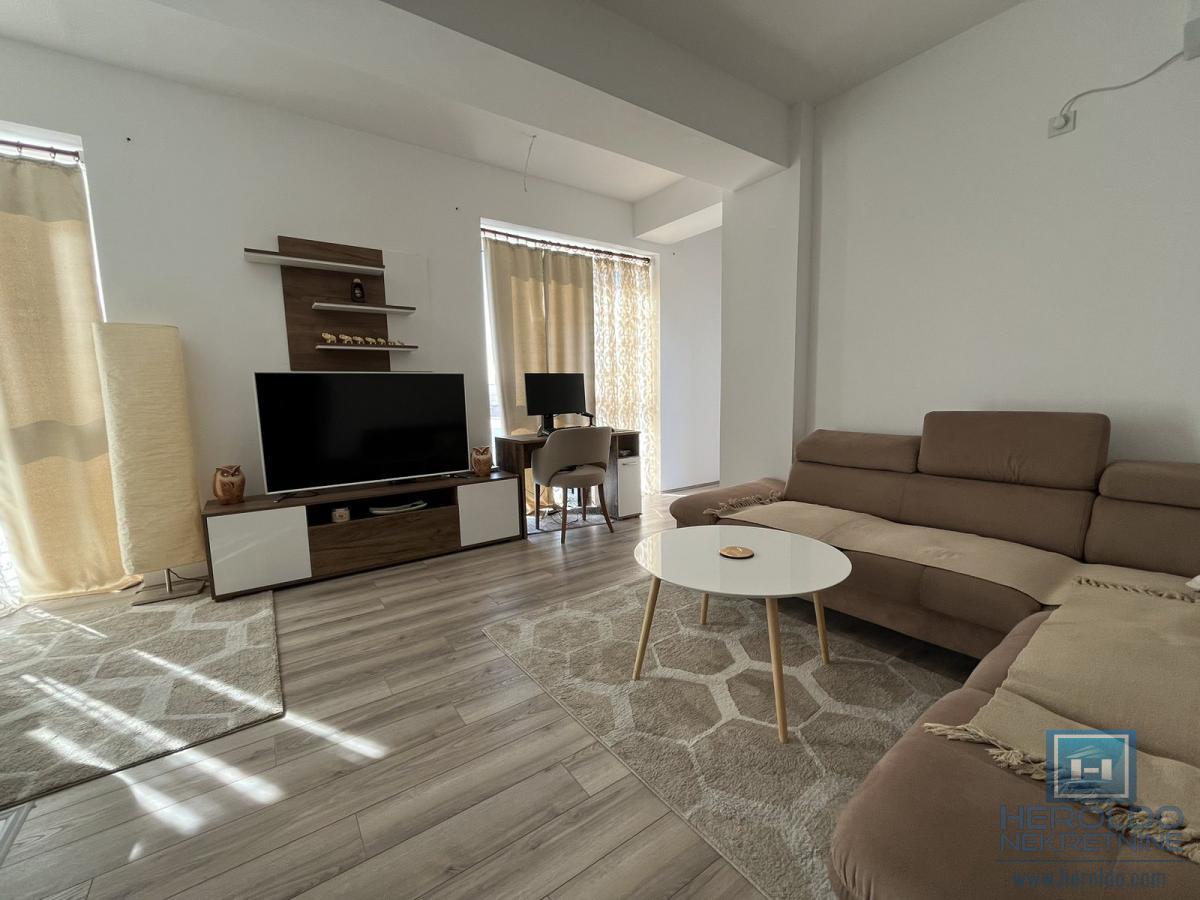 Kompletno opremljen jednoiposoban stan u novoj zgradi 9