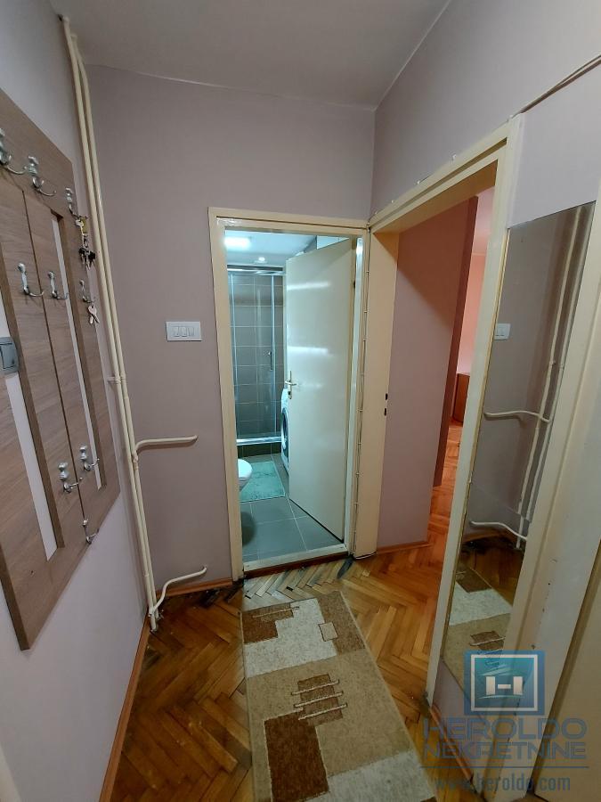 Jednoiposoban stan za izdavanje u naselju Tabane 10