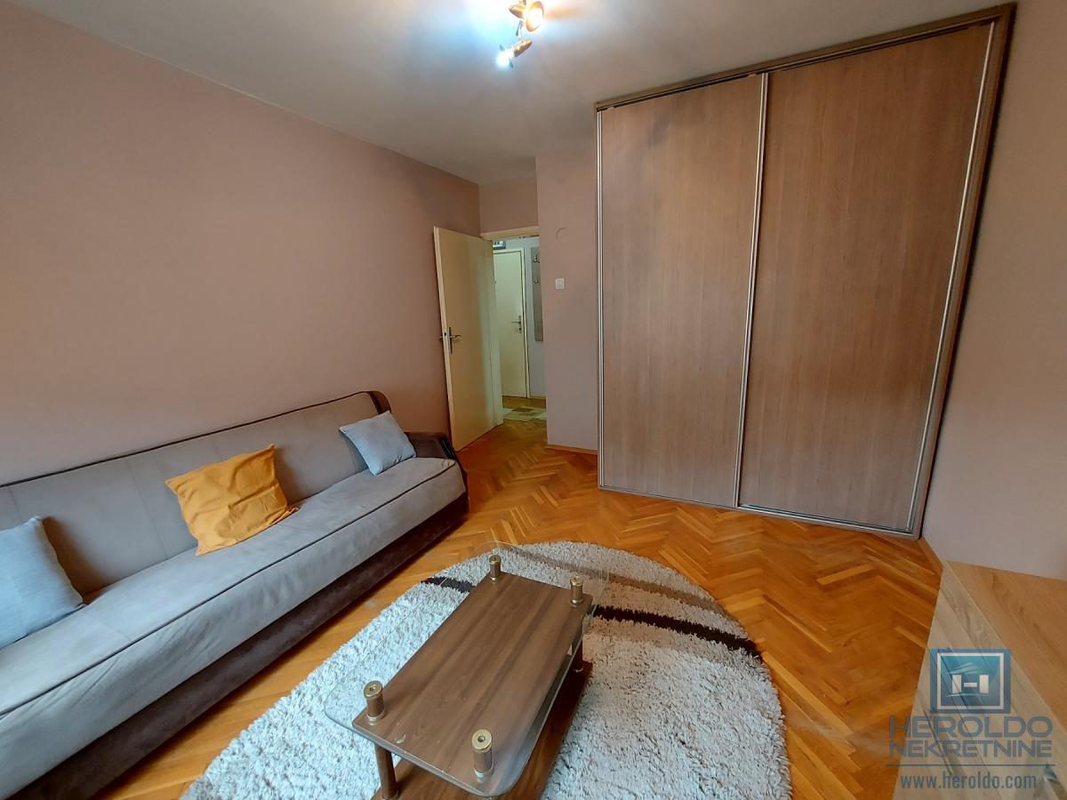 Jednoiposoban stan za izdavanje u naselju Tabane 6