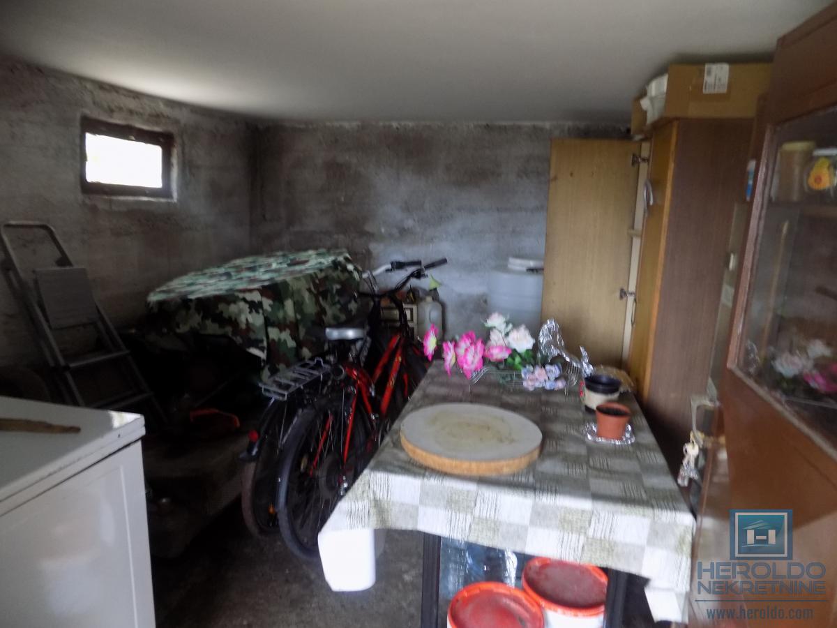 Kuća na prodaju-Karađorđevo brdo 18