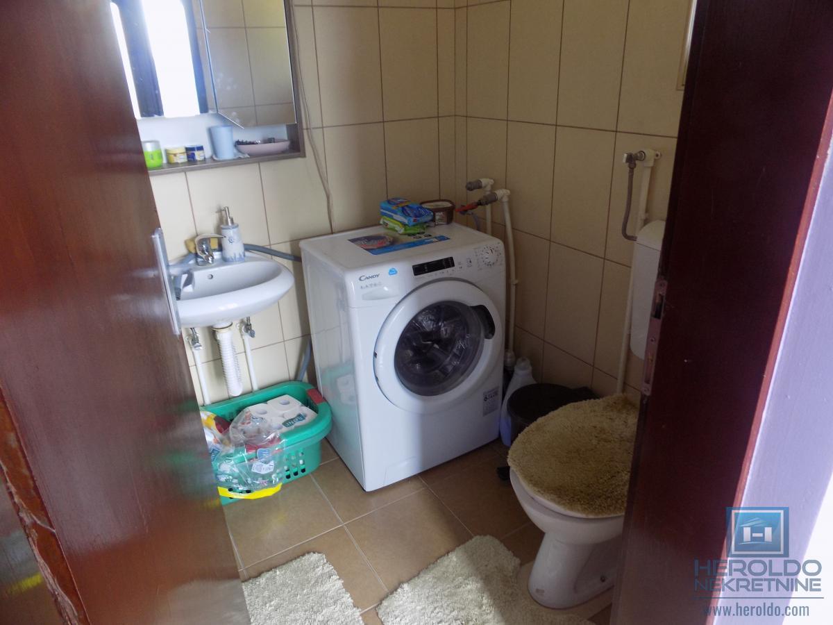 Kuća na prodaju-Karađorđevo brdo 10