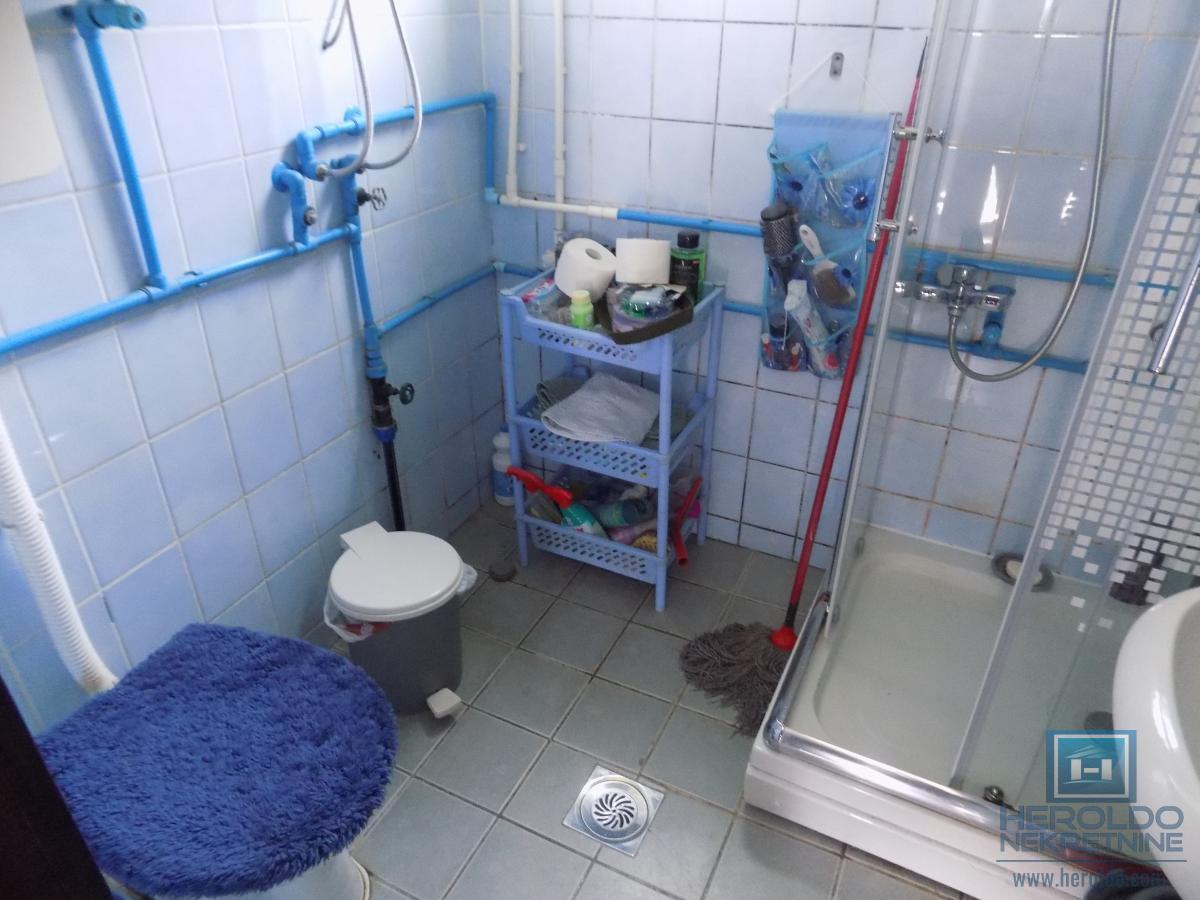 Kuća na prodaju-Karađorđevo brdo 12