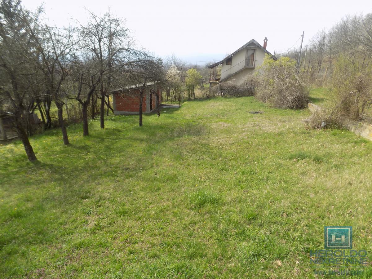 Kuća na prodaju-Karađorđevo brdo 13