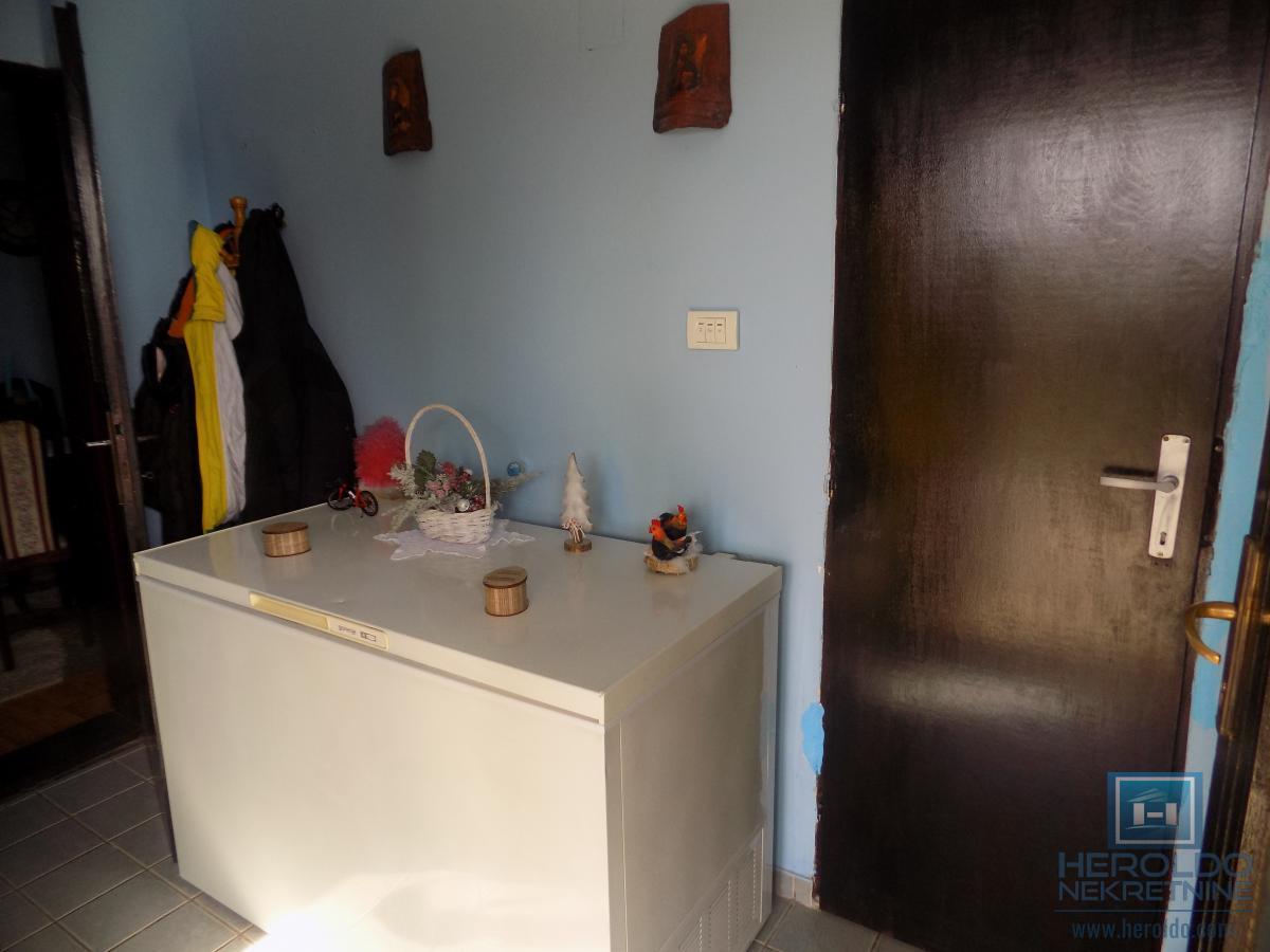 Kuća na prodaju-Karađorđevo brdo 8