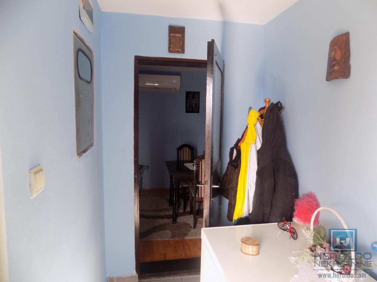 Kuća na prodaju-Karađorđevo brdo 9