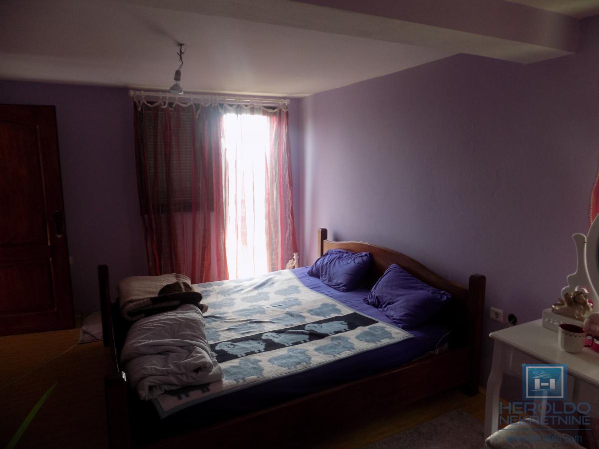 Kuća na prodaju-Karađorđevo brdo 2