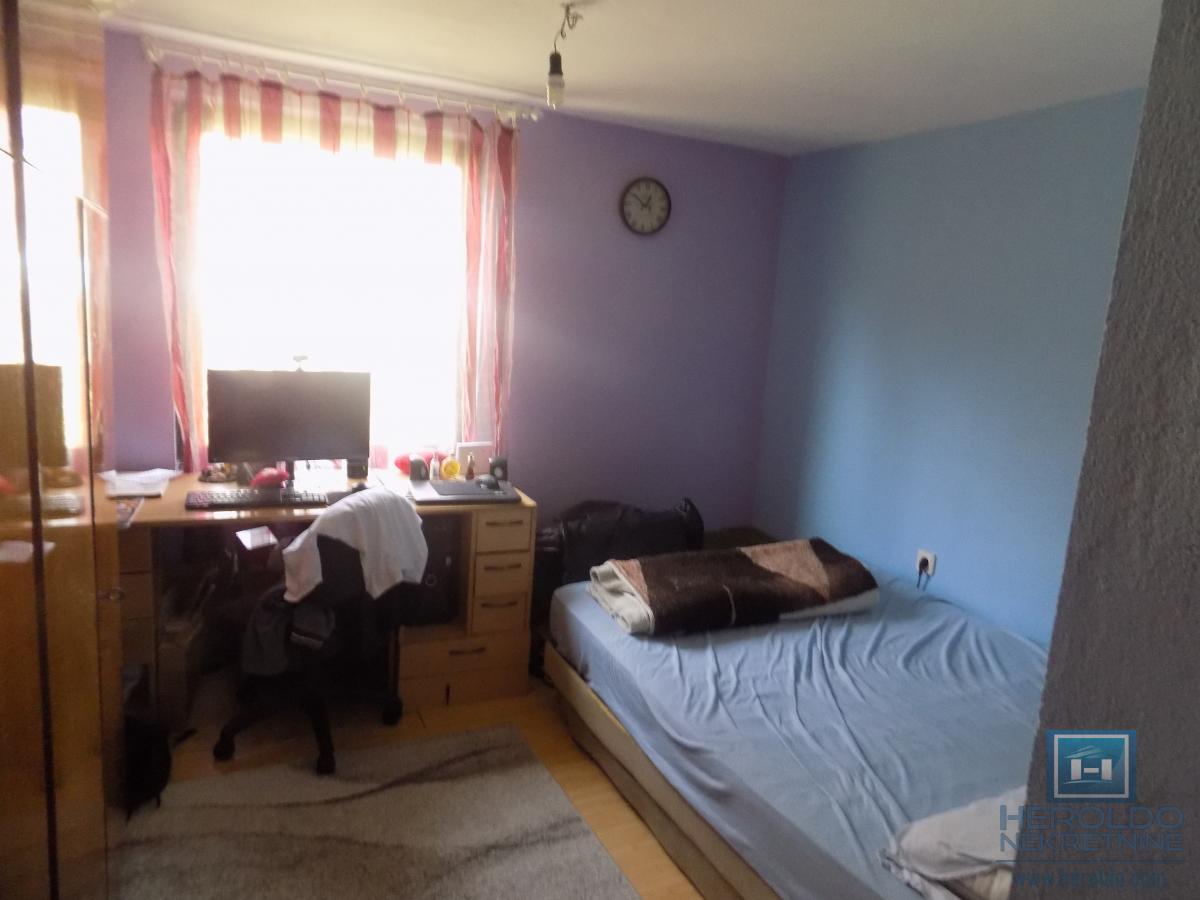 Kuća na prodaju-Karađorđevo brdo 3