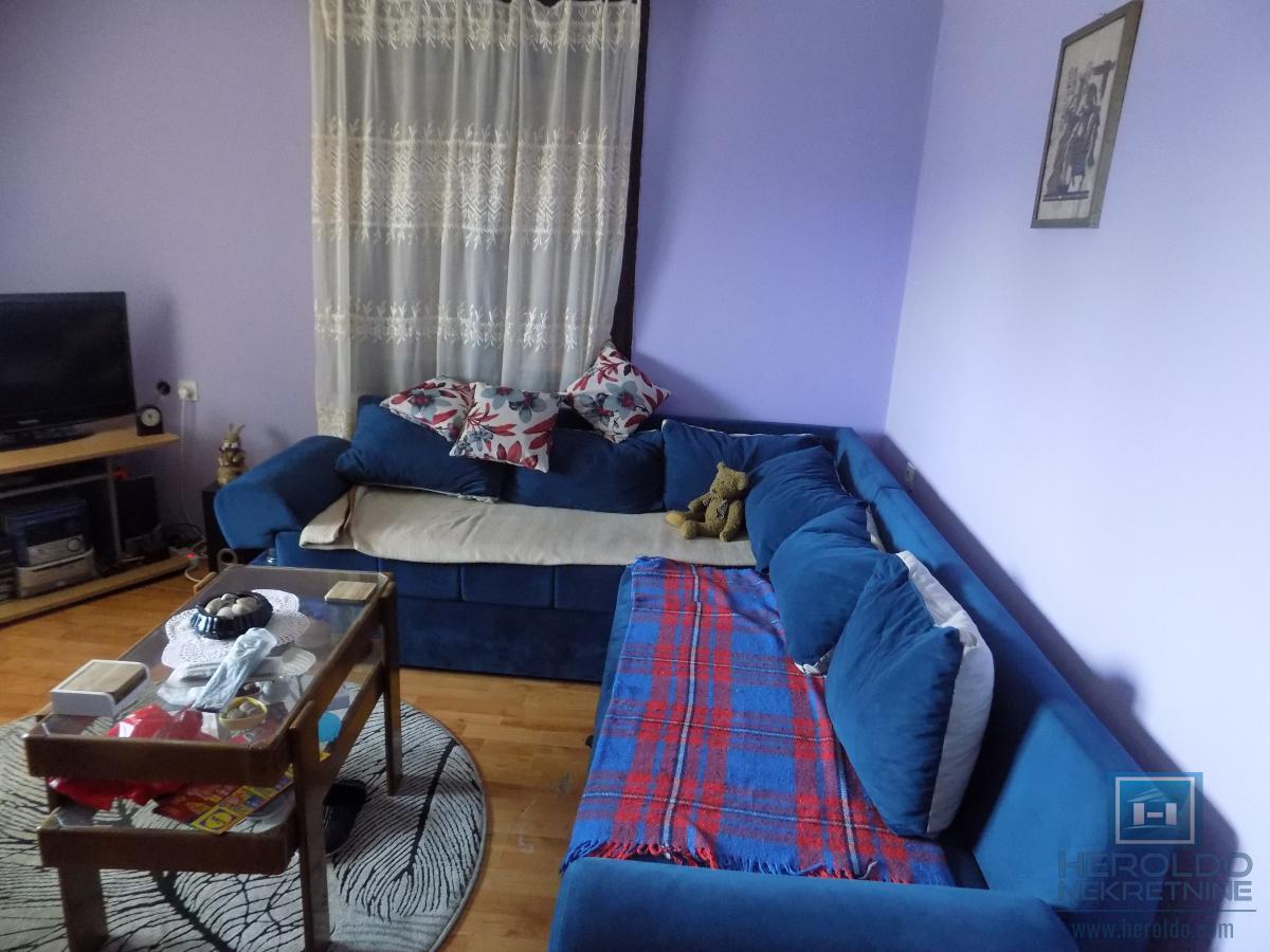 Kuća na prodaju-Karađorđevo brdo 4