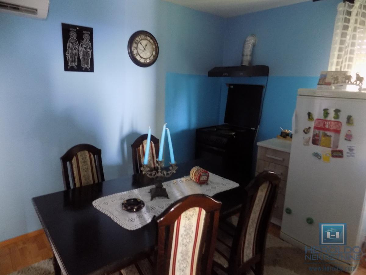 Kuća na prodaju-Karađorđevo brdo 6