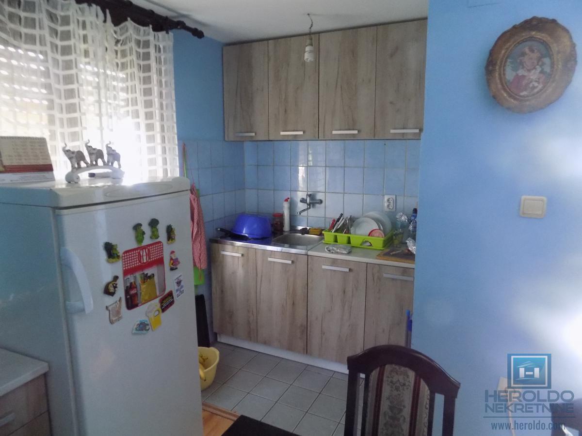 Kuća na prodaju-Karađorđevo brdo 7