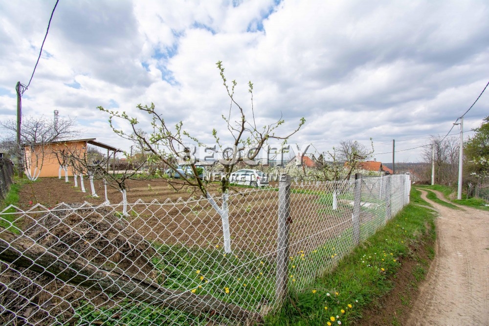 Plac, Barajevo, Proleterskih brigada ID: 108103 7