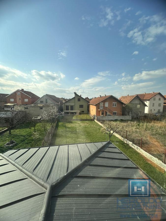 Na prodaju kompletno nameštena kuća u Ćupriji 26