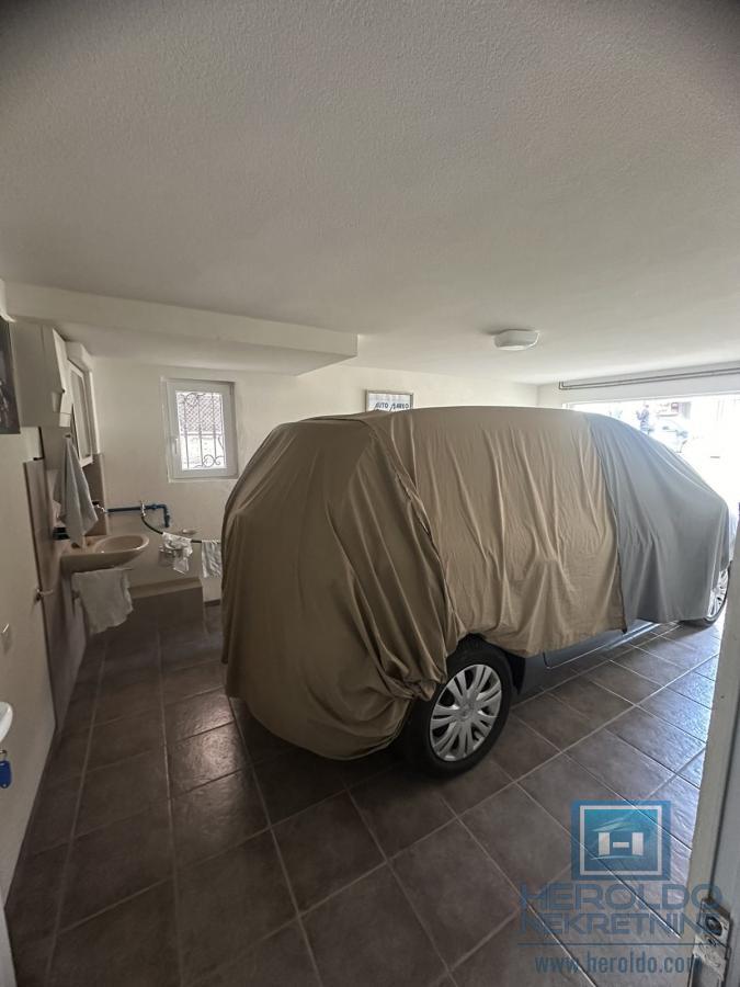 Na prodaju kompletno nameštena kuća u Ćupriji 27