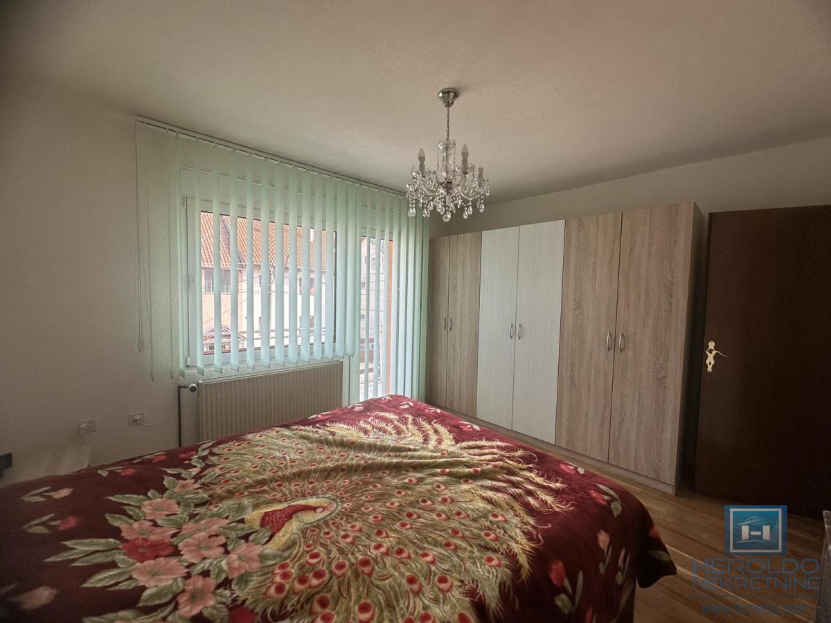 Na prodaju kompletno nameštena kuća u Ćupriji 13