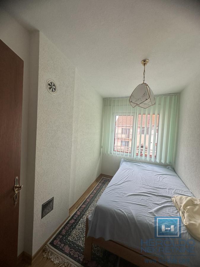 Na prodaju kompletno nameštena kuća u Ćupriji 14