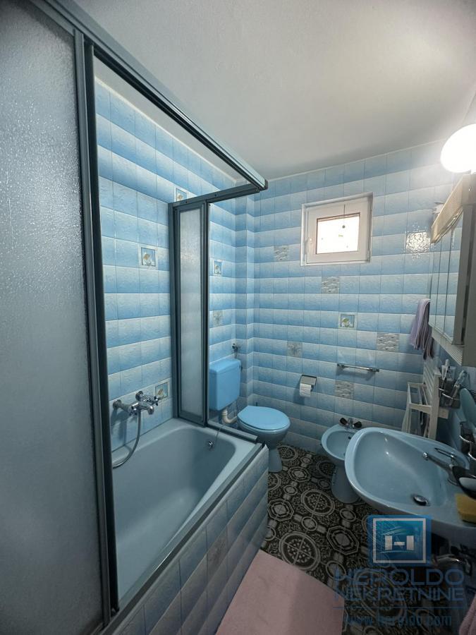 Na prodaju kompletno nameštena kuća u Ćupriji 15