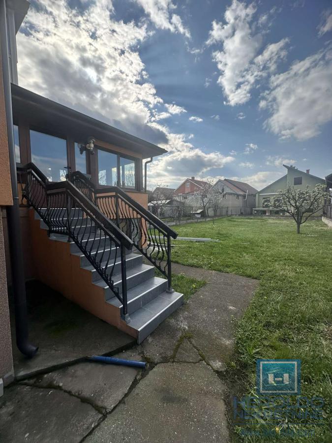 Na prodaju kompletno nameštena kuća u Ćupriji 16