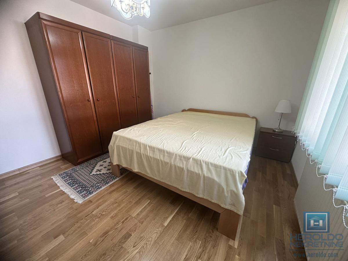 Na prodaju kompletno nameštena kuća u Ćupriji 9