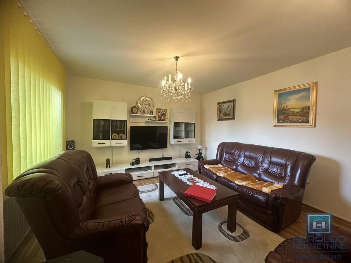Na prodaju kompletno nameštena kuća u Ćupriji 2