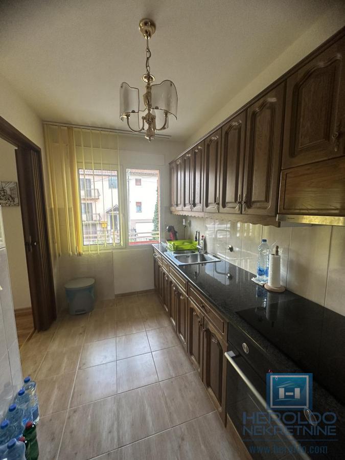 Na prodaju kompletno nameštena kuća u Ćupriji 5