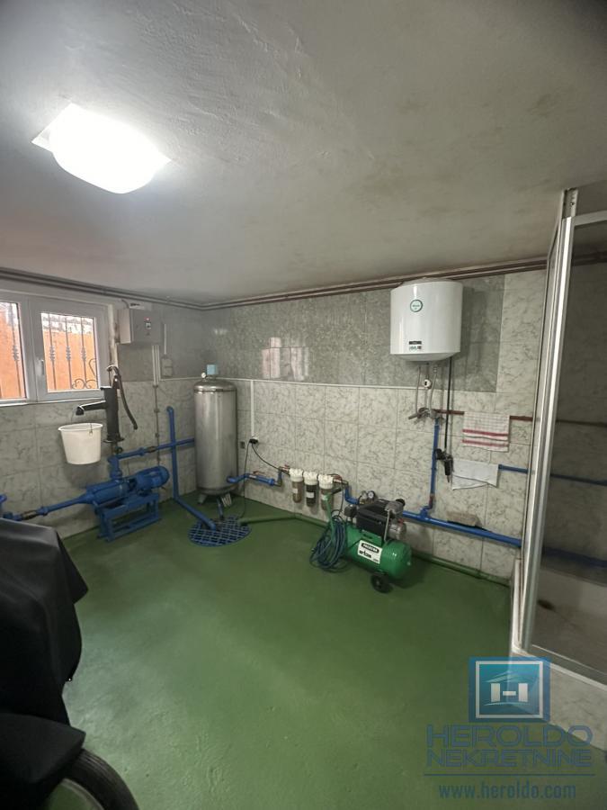 Na prodaju kompletno nameštena kuća u Ćupriji 18