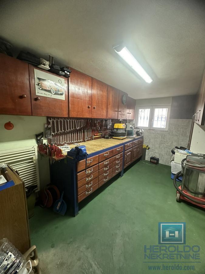 Na prodaju kompletno nameštena kuća u Ćupriji 19