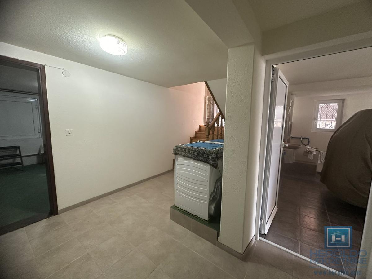 Na prodaju kompletno nameštena kuća u Ćupriji 20