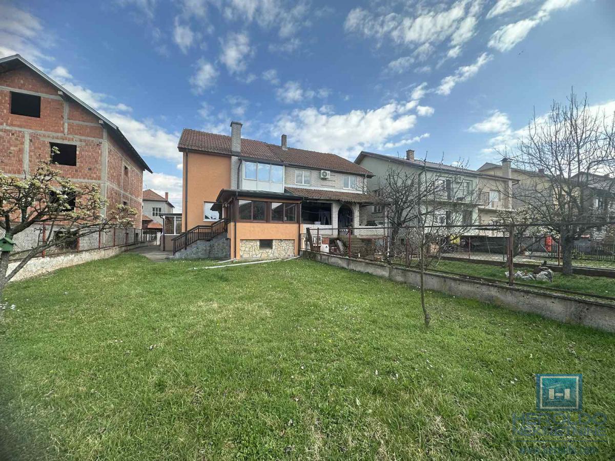 Na prodaju kompletno nameštena kuća u Ćupriji 23