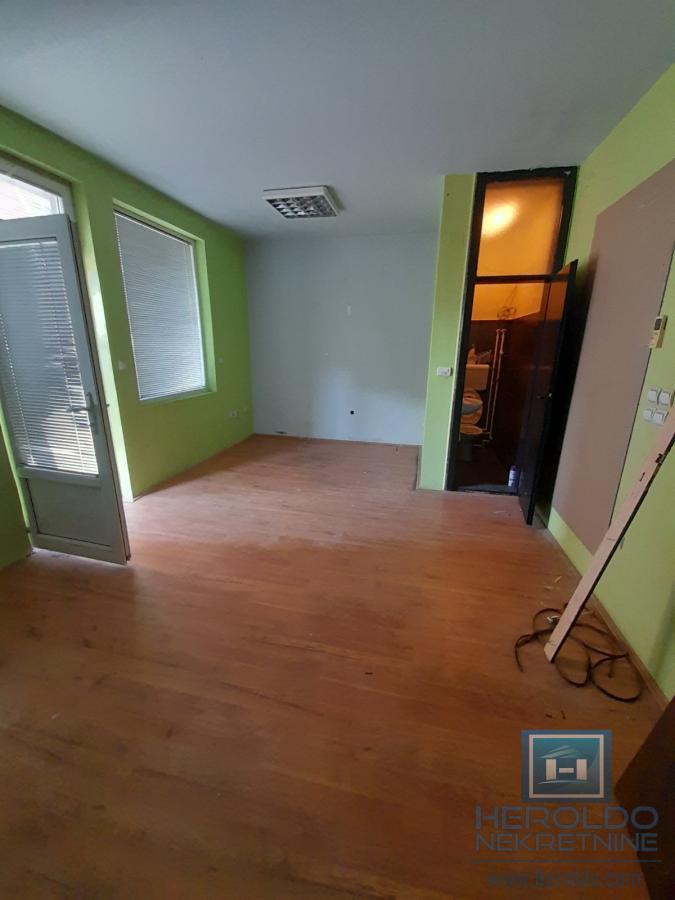 Lokal za Iznajmljivanje 1