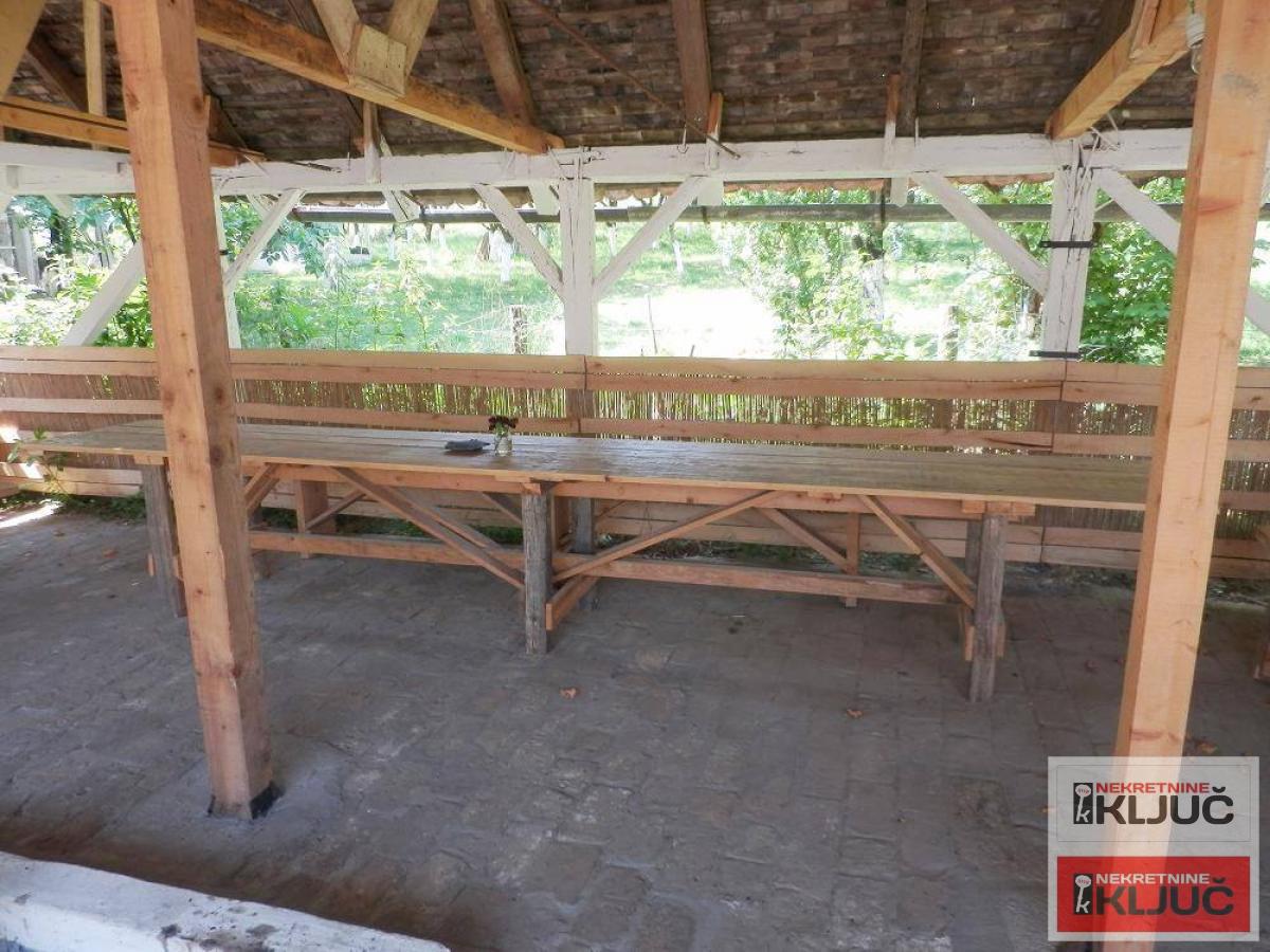 ČEREVIĆ, Objekat 334 m2 na Placu 1985m2, Seoski Turizam 32