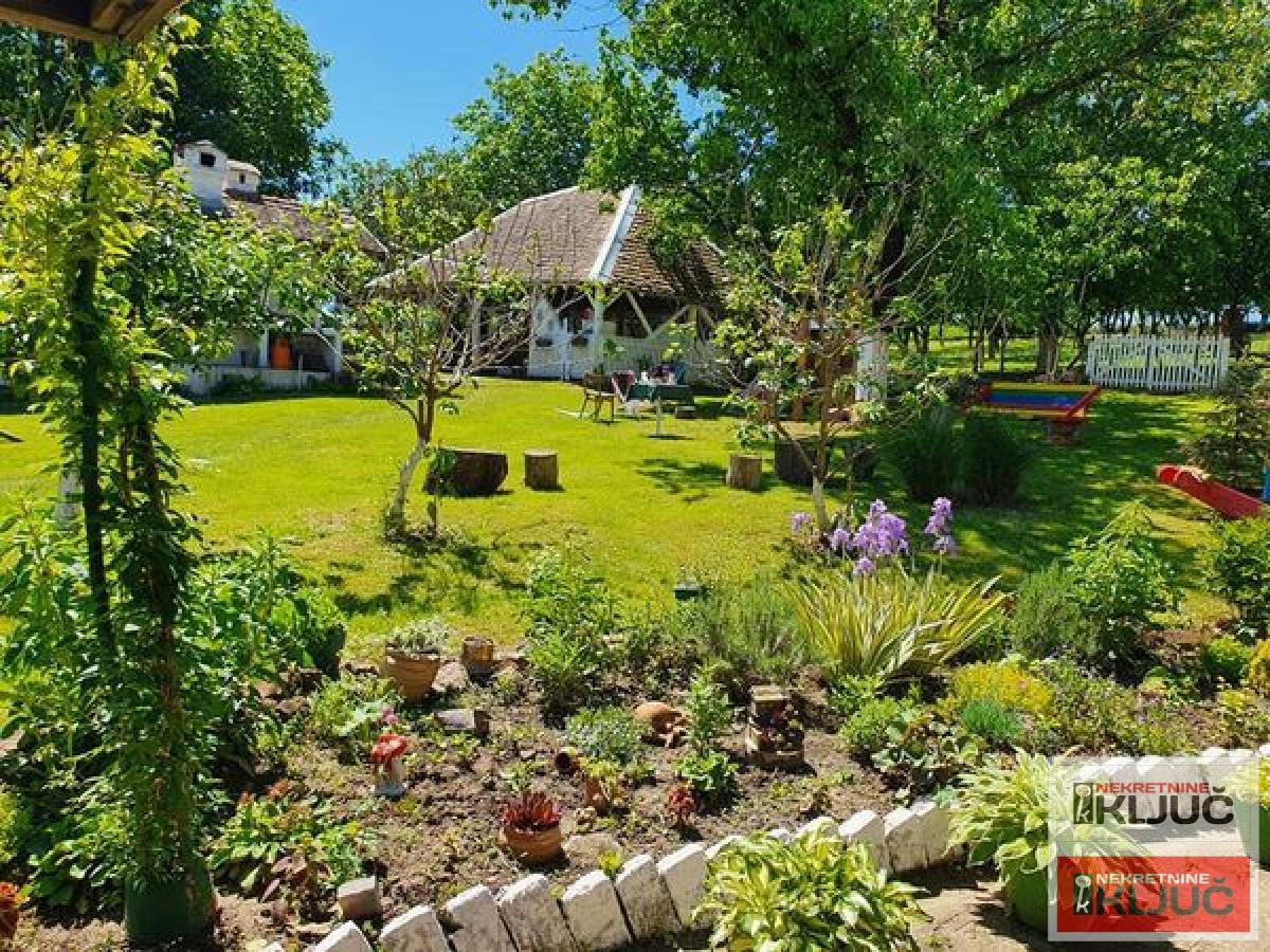 ČEREVIĆ, Objekat 334 m2 na Placu 1985m2, Seoski Turizam 20