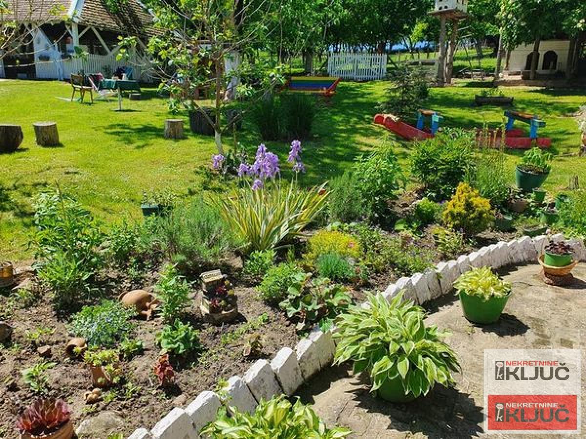 ČEREVIĆ, Objekat 334 m2 na Placu 1985m2, Seoski Turizam 23