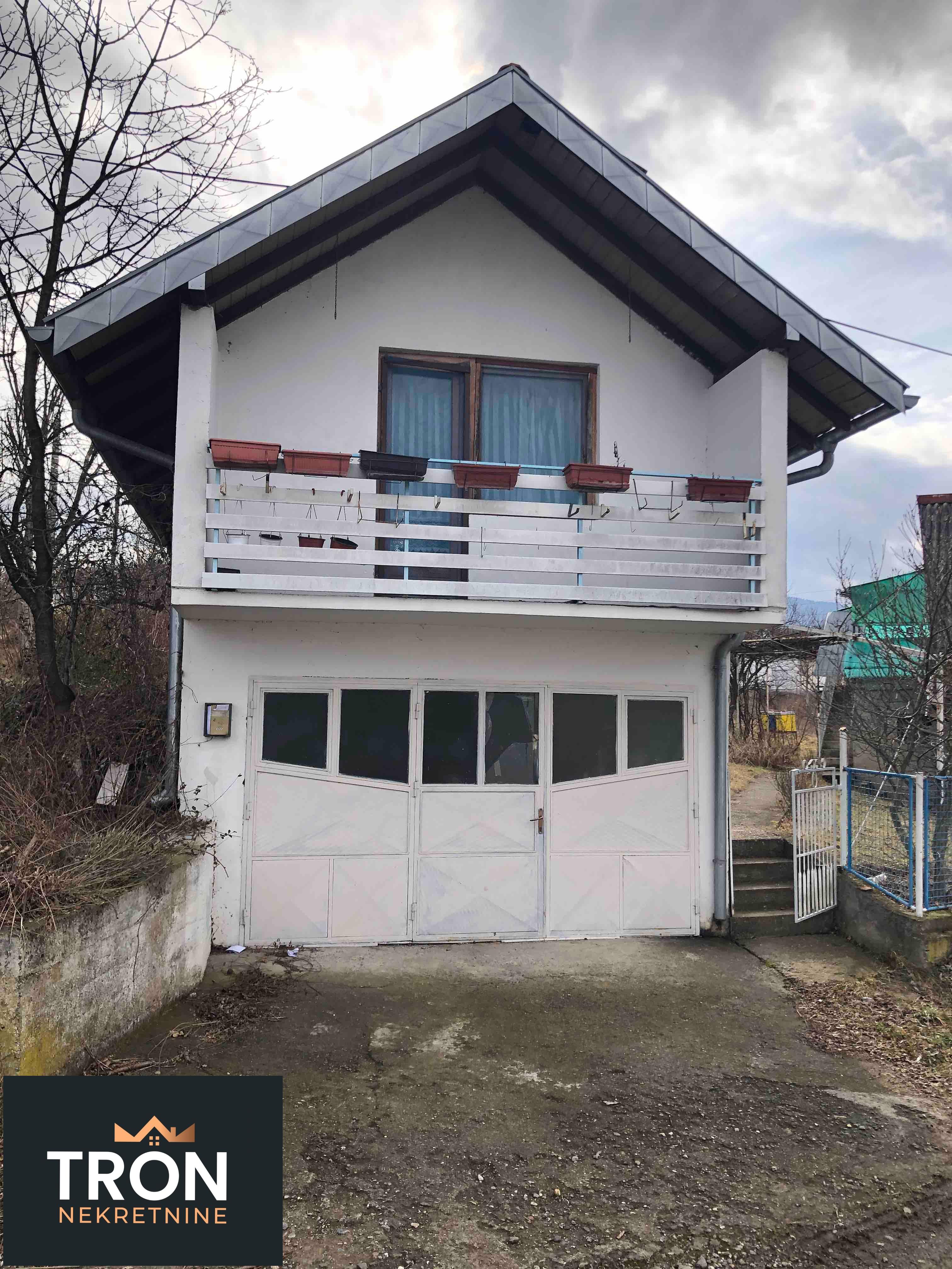 Dve vikendice na 3km od Vrnjačke Banje 1