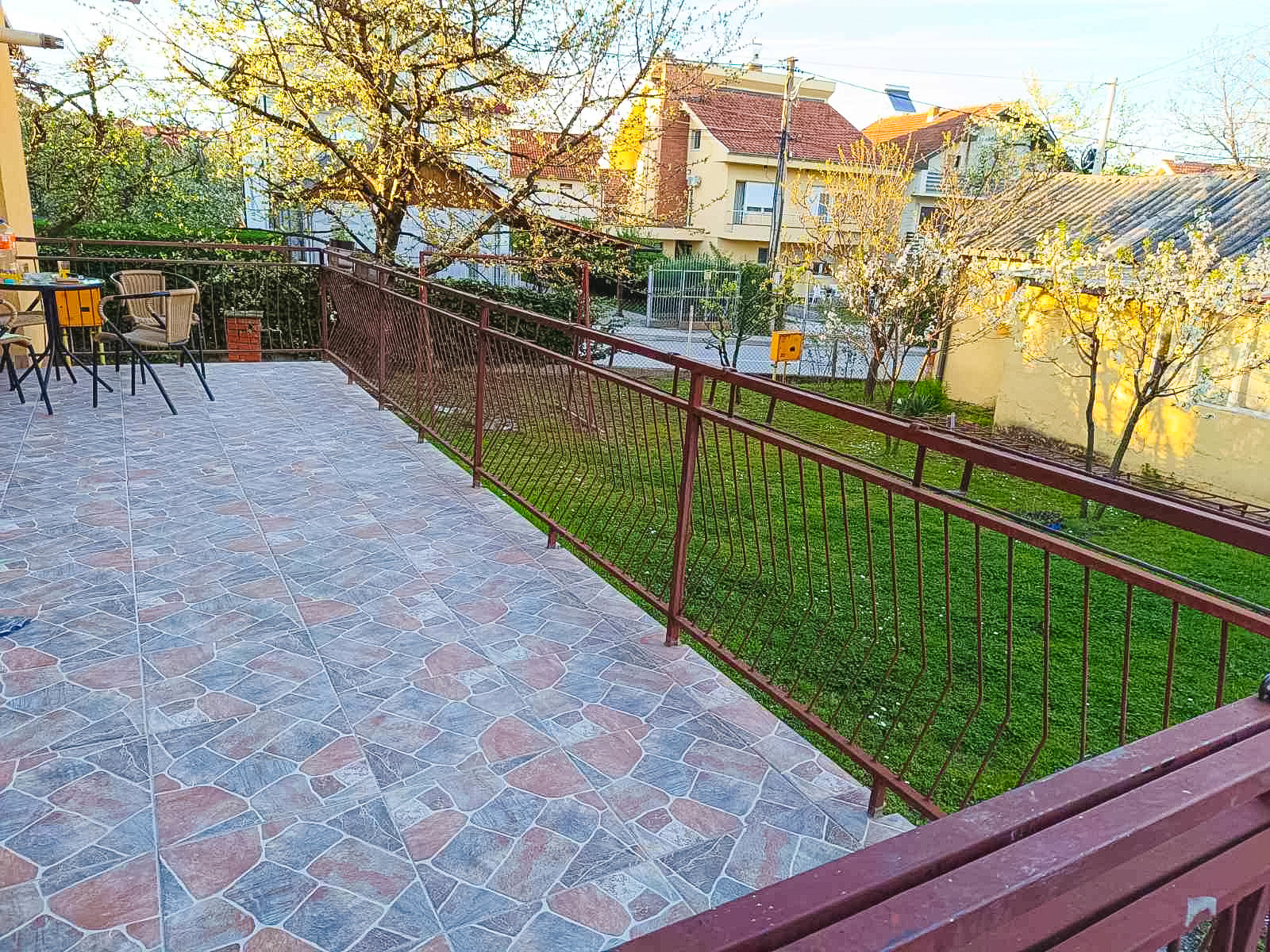 Prostrano i Moderno Prizemlje u Trospratnoj Kući   Krusevac 5