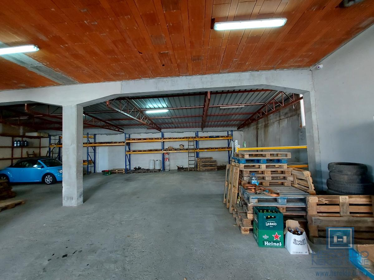 Hala na periferiji grada za izdavanje na 2km od auto-puta 1