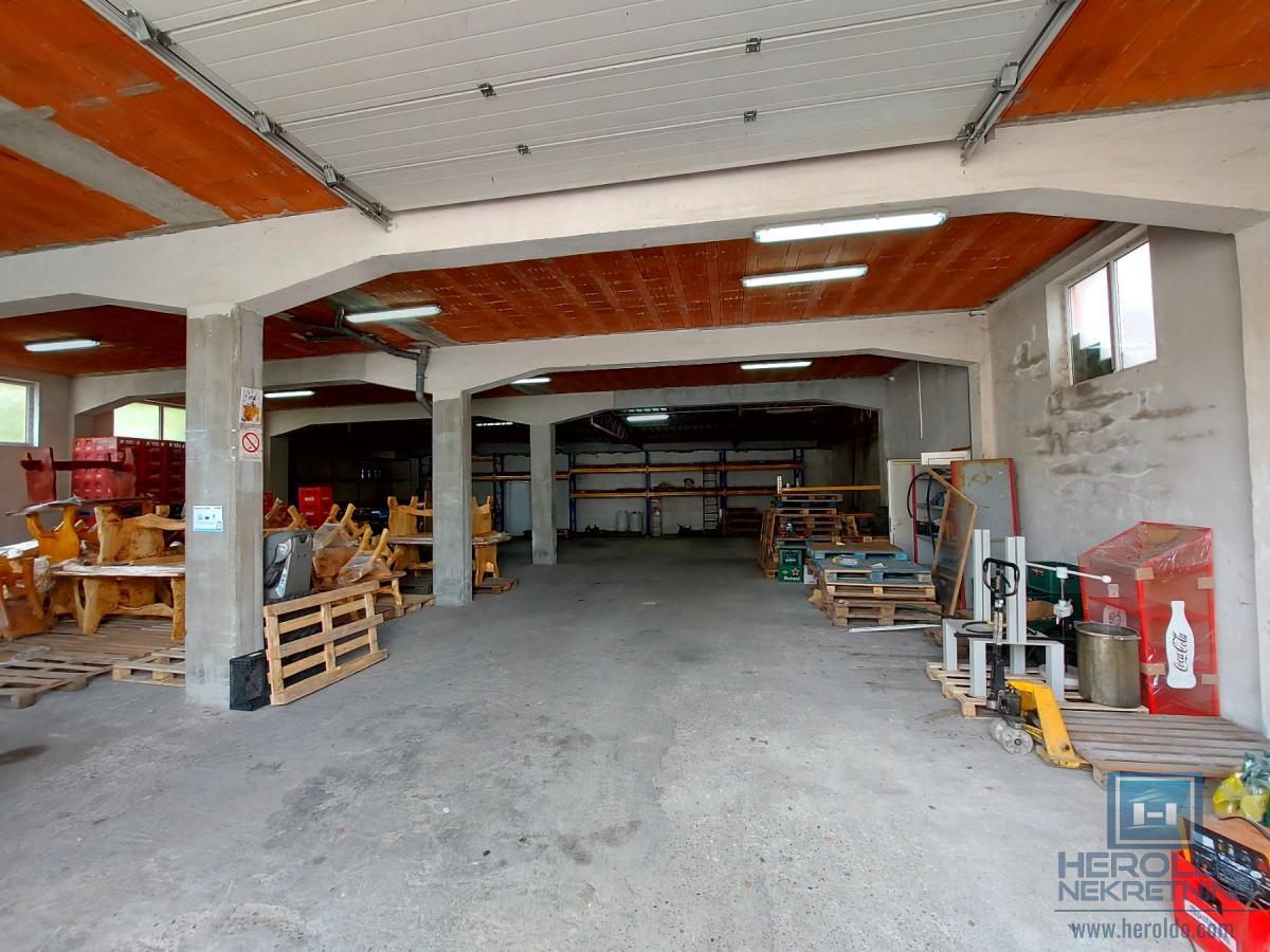 Hala na periferiji grada za izdavanje na 2km od auto-puta 2