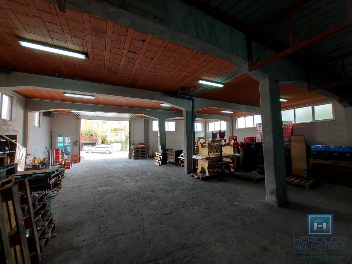 Hala na periferiji grada za izdavanje na 2km od auto-puta 10