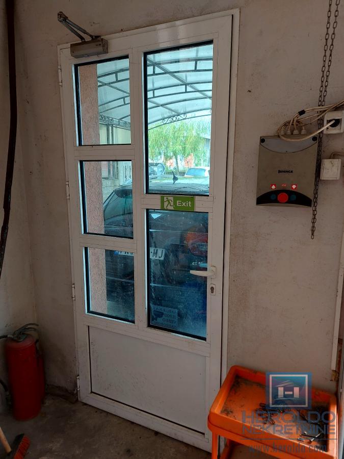 Hala na periferiji grada za izdavanje na 2km od auto-puta 12