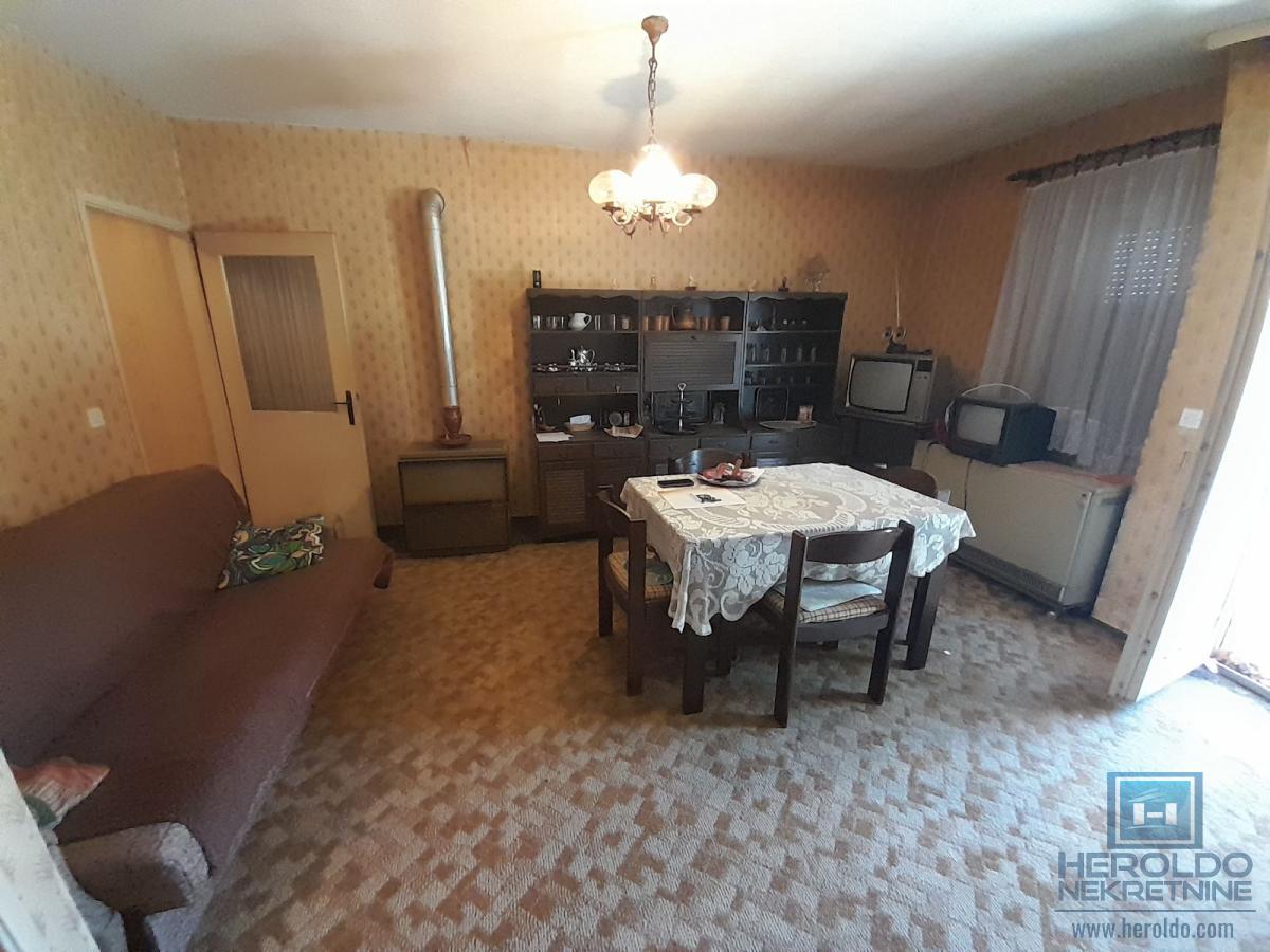 Šarmantan stan sa terasom u naselju Streliste 2