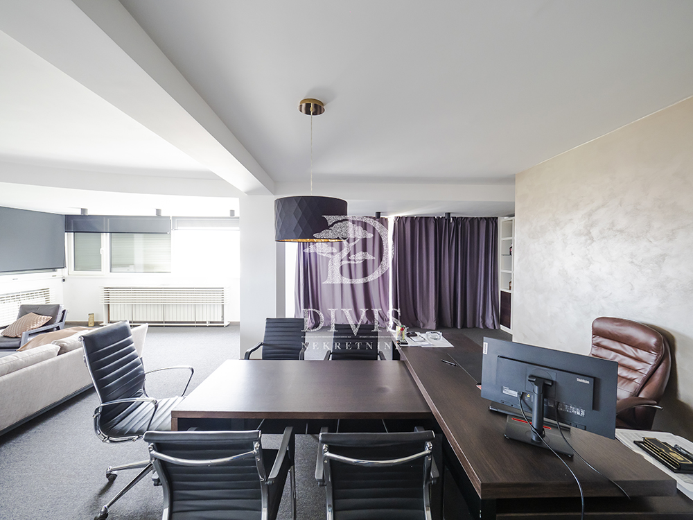 Petosoban stan kod Bogoslovije  300m2  dve etaže 3